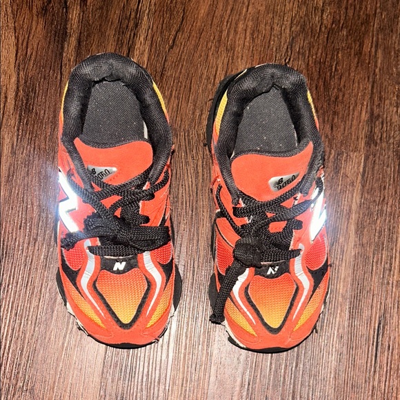 New Balance 9060 DTLR 'Fire Sign', little kids size 12 shoes READ DESCRIPTION - Picture 5 of 8